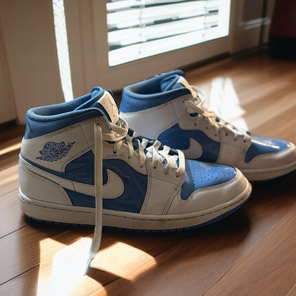 Air Jordan Jordan 1 Blue and White Sneakers